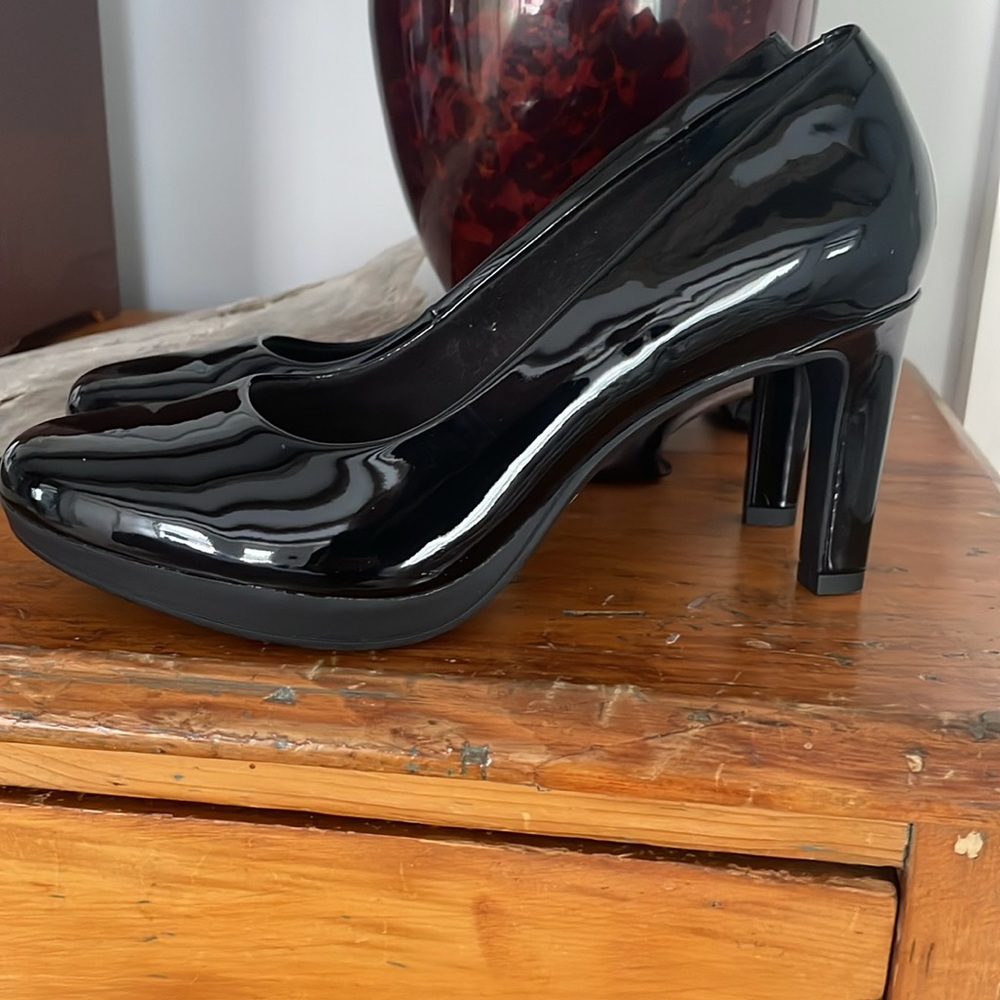 Clarks Glossy Black Heels - Picture 3 of 8